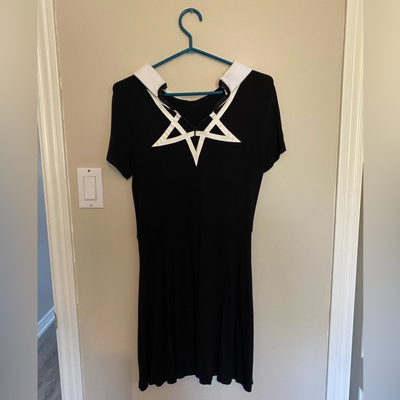 Disturbia Addams Dress in black and white - Picture 3 of 6